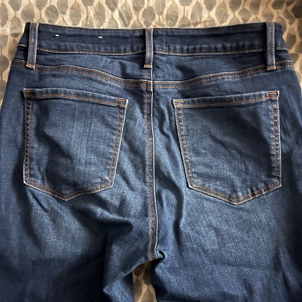 LOFT size 8 curvy skinny ankle jeans. Excellent condition. Always hung to dry